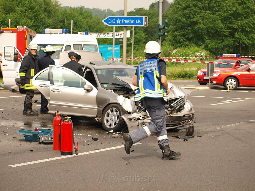 Schwerer Unfall mit Reisebus Lohmar Donrather Dreieck P096.JPG